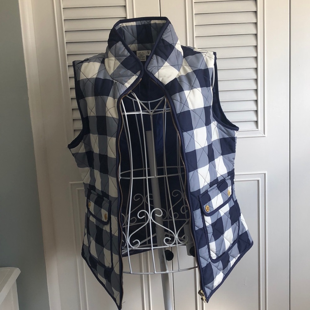 A navy and white vest